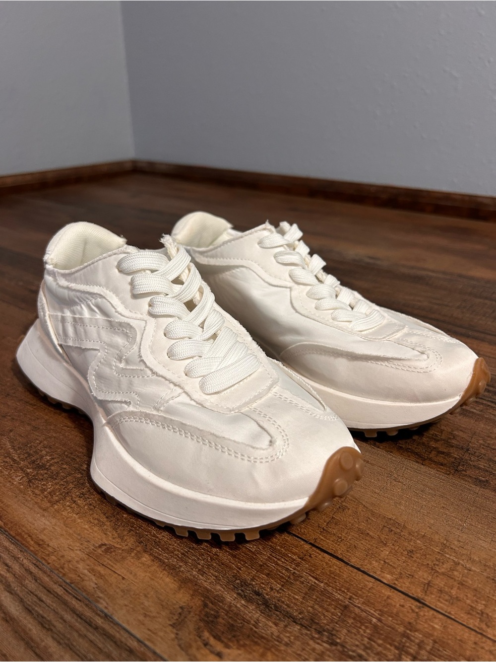 NEW Steve Madden Campo Sneakers solid white sz 6